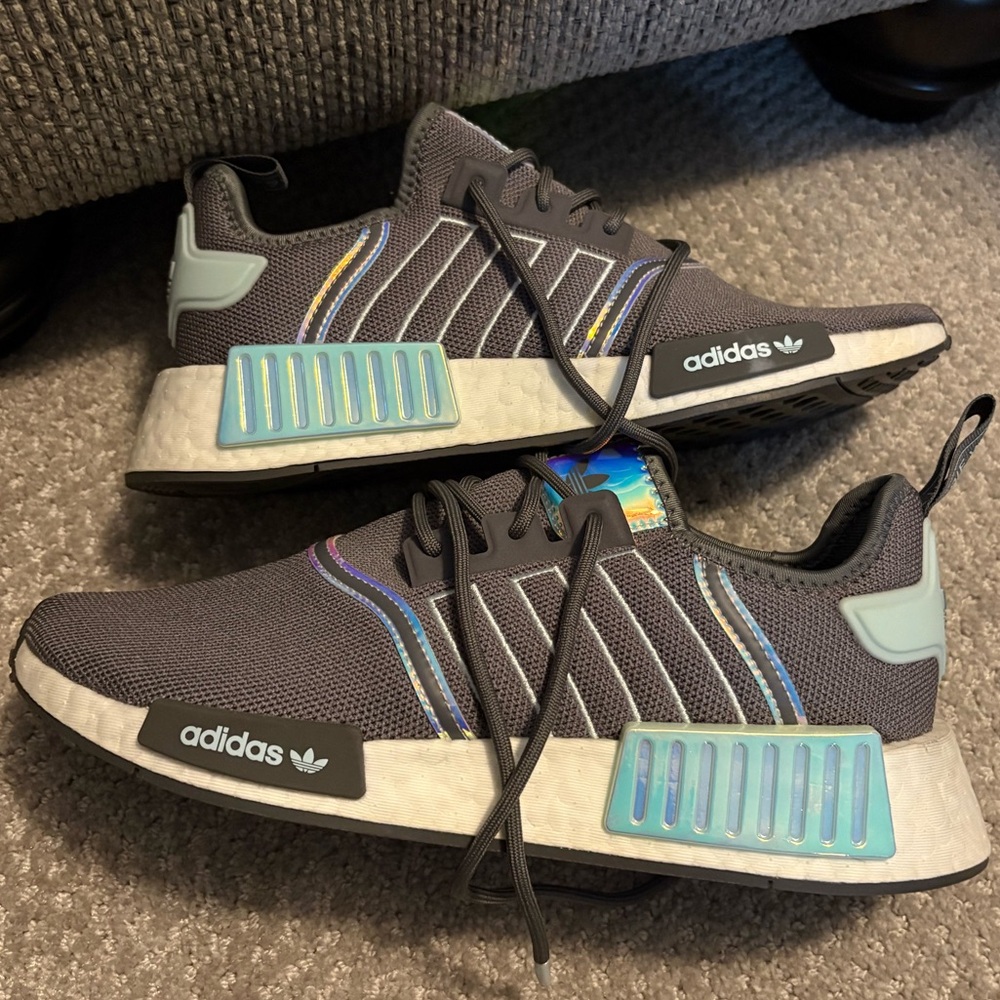 Adidas Women’s Sneakers in Gray with Blue Iridescent Highlights
